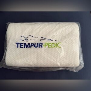 [NWOT] Tempur-Pedic Neck Pillow in Medium
